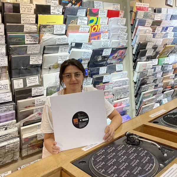 ysanne-aug-22-charts-picture-cover