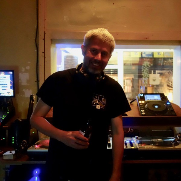 simon-july-2019-charts-picture-cover