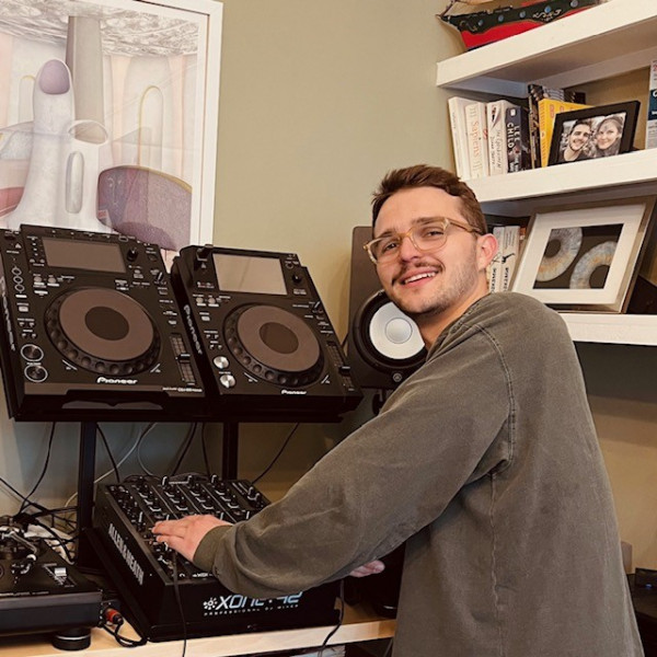 nicolas-june-2023-charts-picture-cover