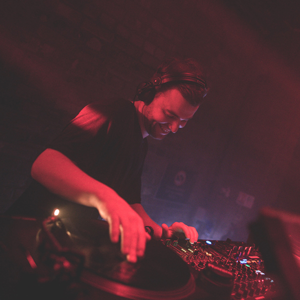 luther-september-2018-charts-picture-cover