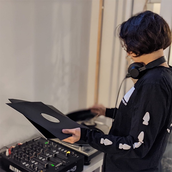 ysanne-oct-21-charts-picture-cover