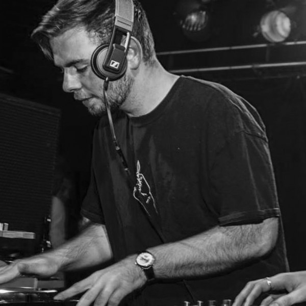 sam-apr-24-charts-picture-cover